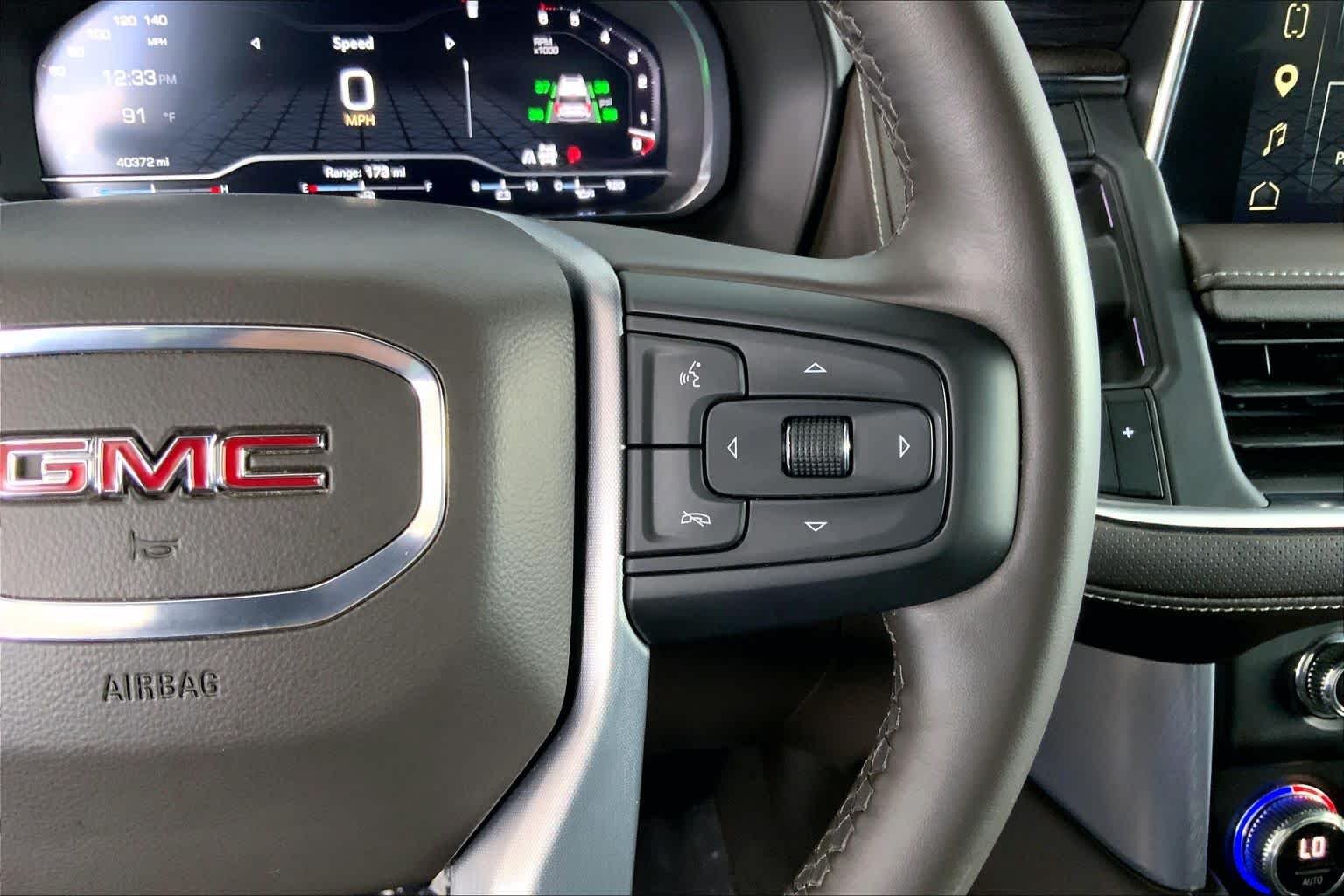 Used 2023 WHITE FROST TRICOAT GMC SLT image 25