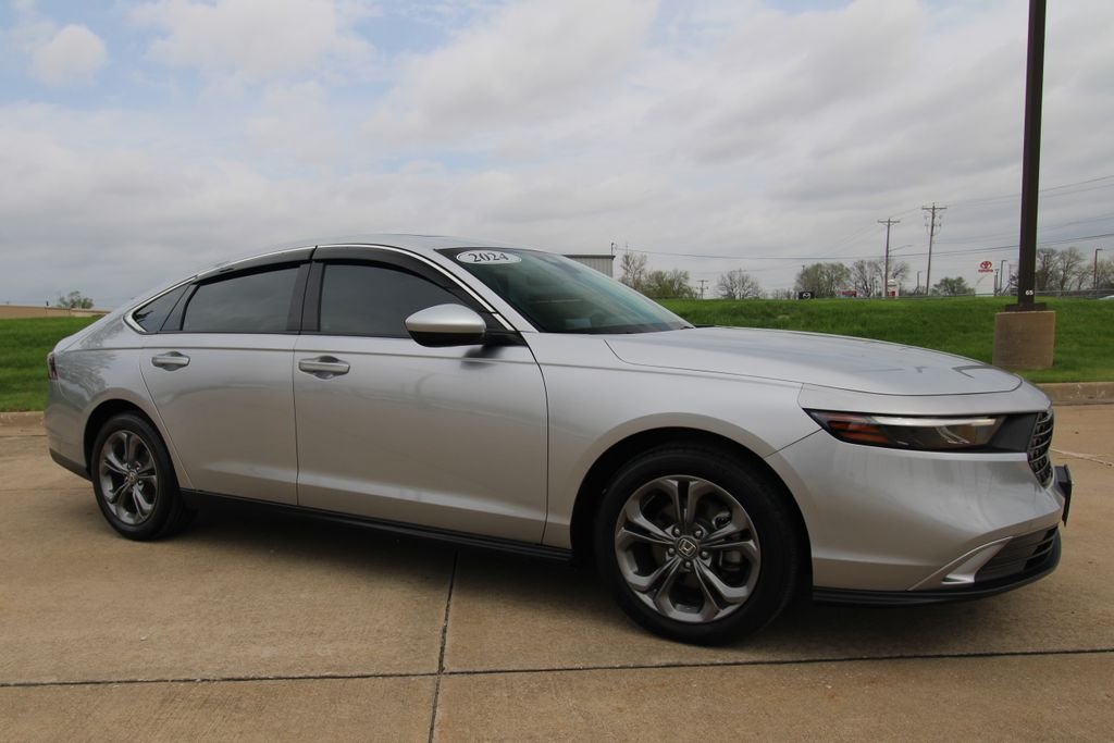 Used 2024 Silver Honda EX image 3