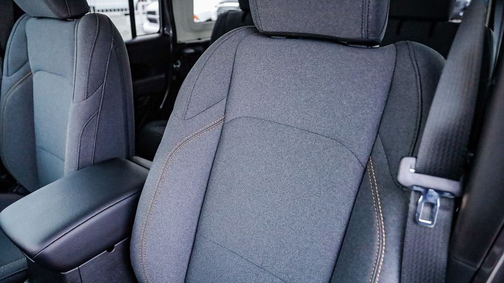 New 2026 Granite Crystal Metallic Clearcoat Jeep Sport S image 30