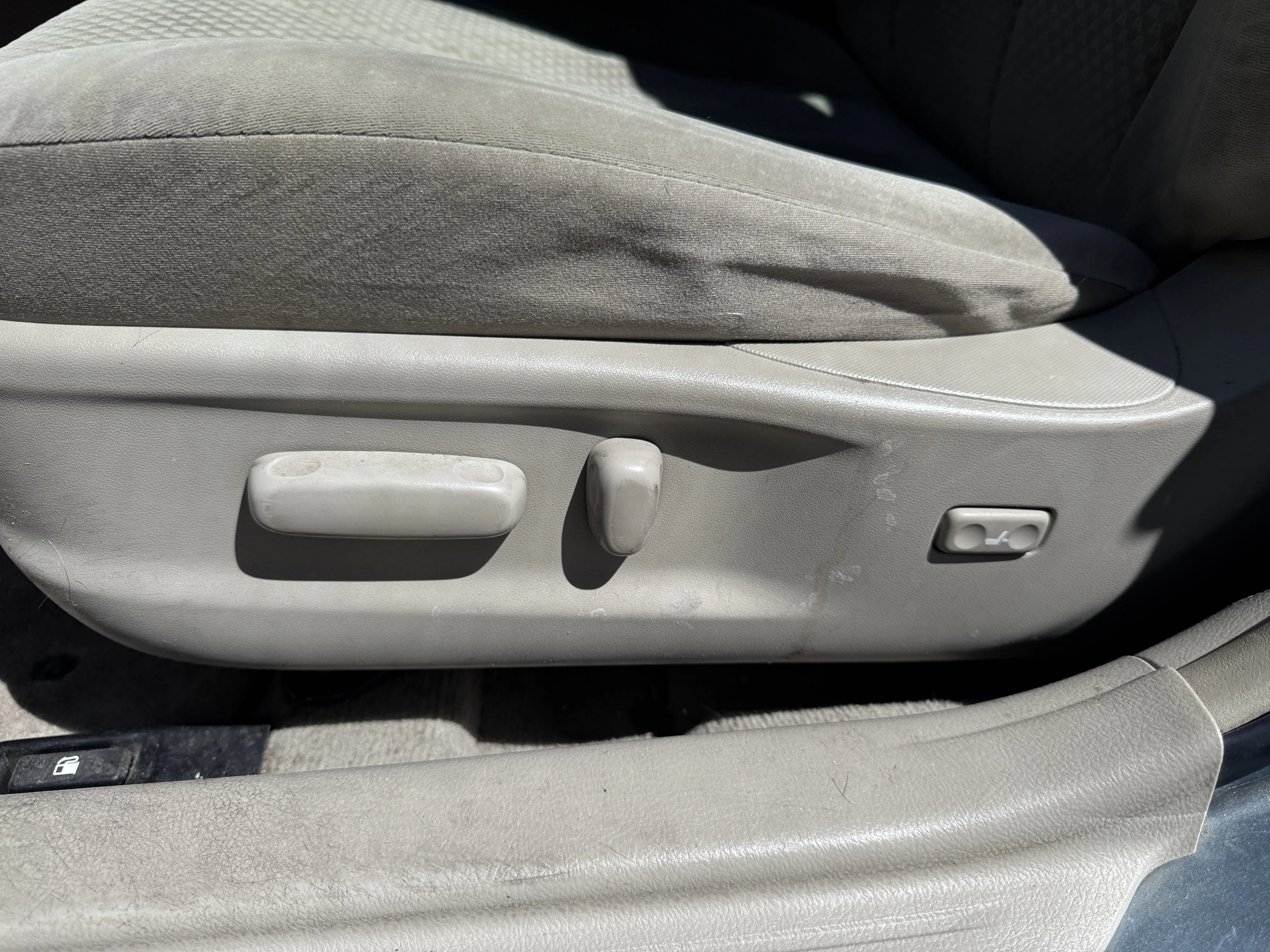 Used 2008  Toyota LE image 16