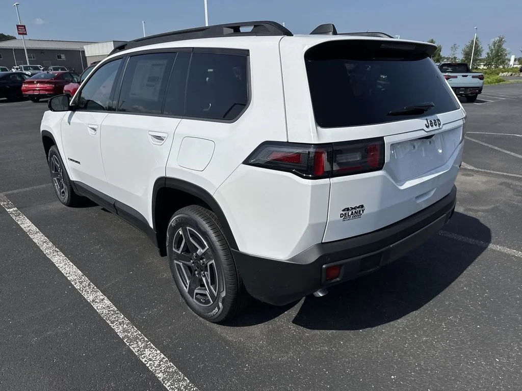 New 2026 Bright White Clear-Coat Exterior Paint Jeep Limited image 6