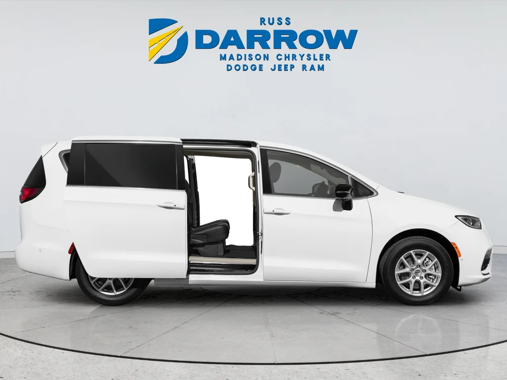 Used 2024 White Chrysler Limited image 6
