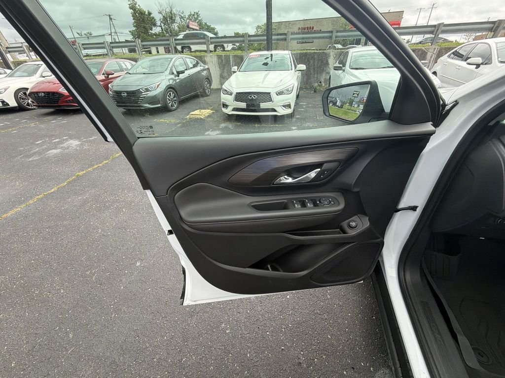 Used 2023 White GMC SLE image 13