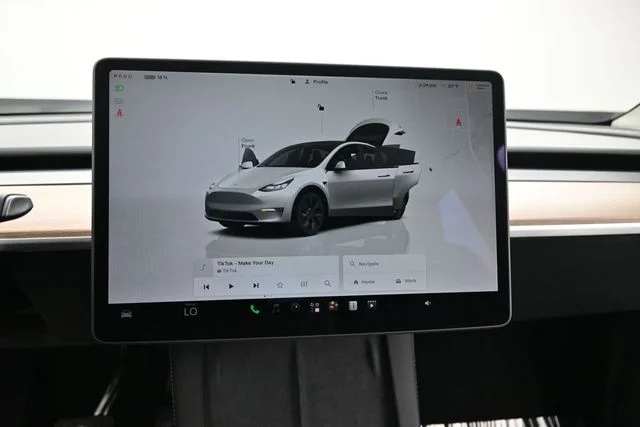 Used 2025  Tesla Long Range image 11