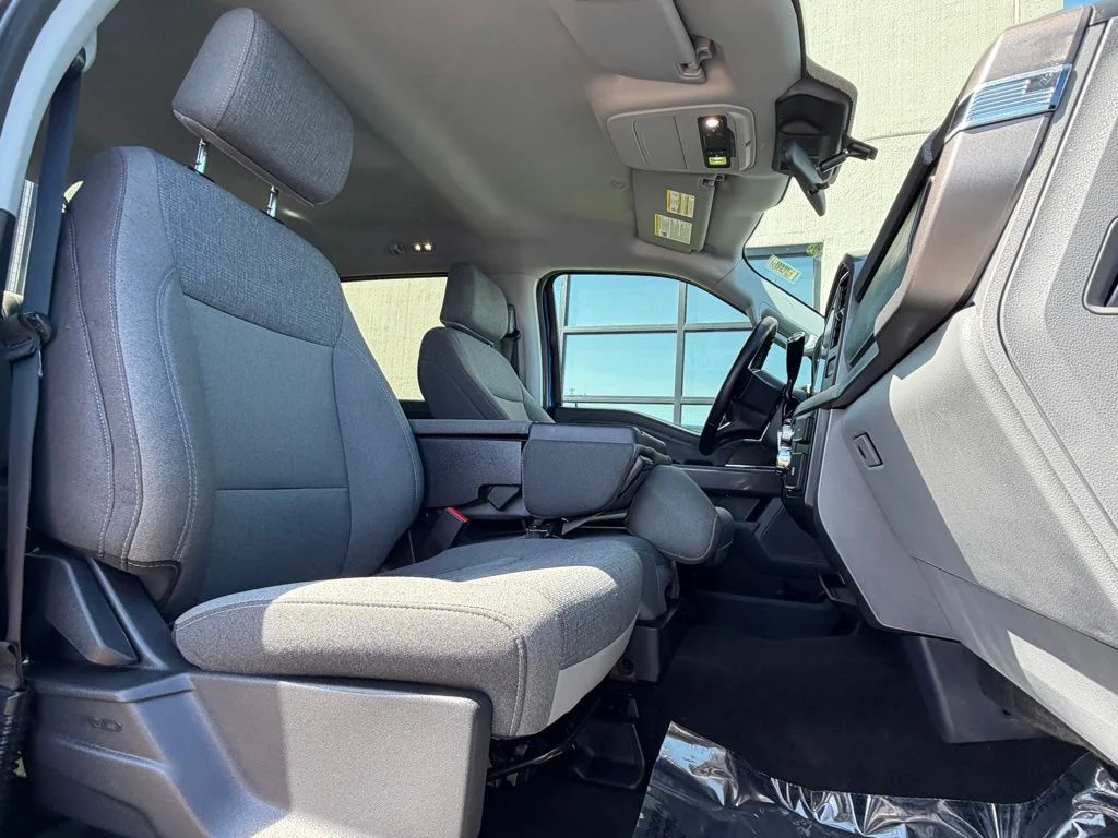 Used 2025 Blue Ford XLT image 18