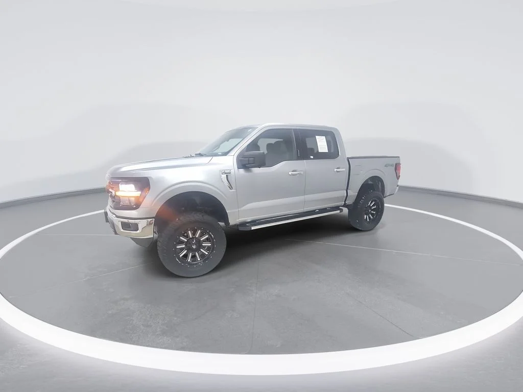 Used 2024 Silver Ford XLT image 5