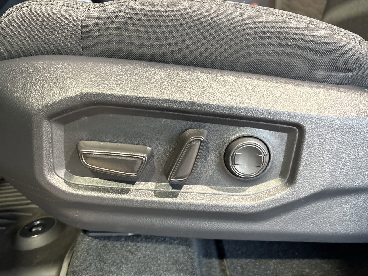 2026 Toyota Tundra SR5 - Photo 12