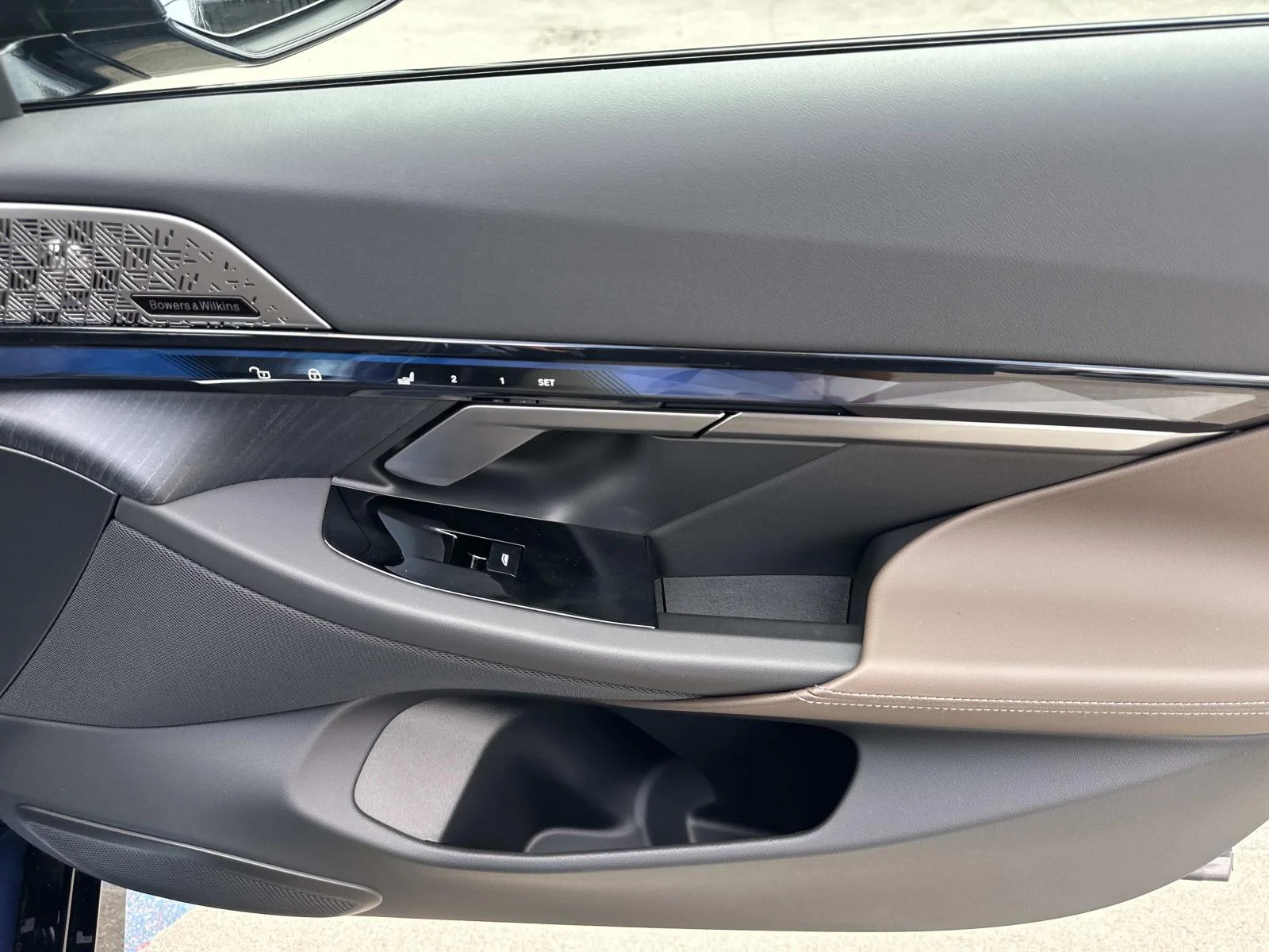 New 2026 Phytonic Blue Metallic BMW M60 image 25