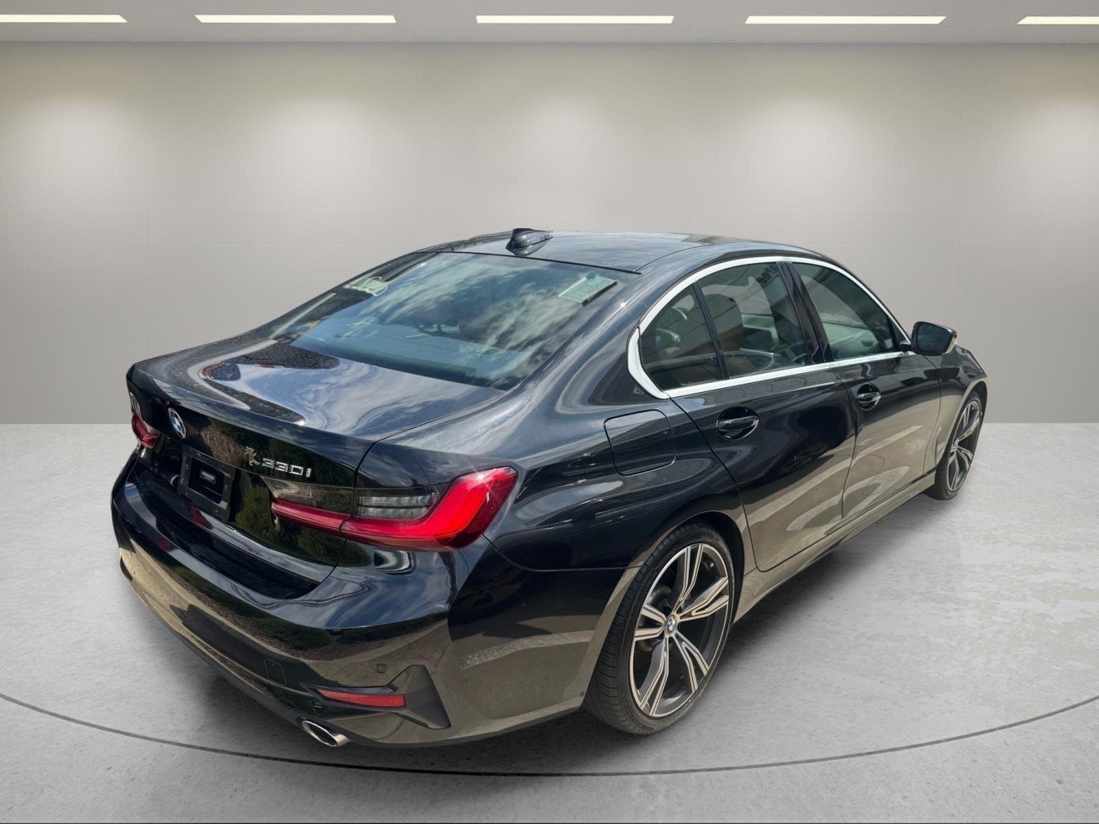Used 2020 Black Sapphire Metallic BMW 330i image 12