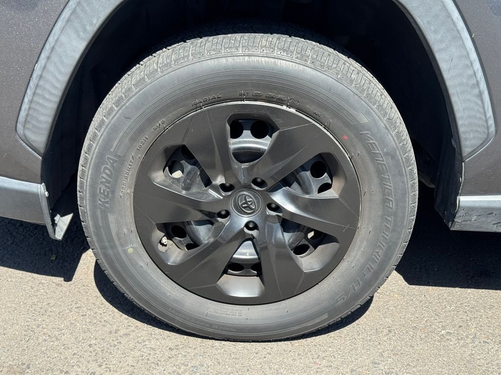 Used 2020 Gray Toyota LE image 5
