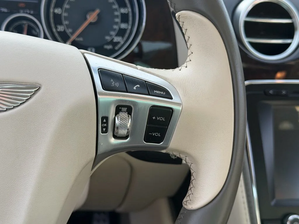 Used 2013 Silverlake Metallic Bentley GT V8 Convertible image 19