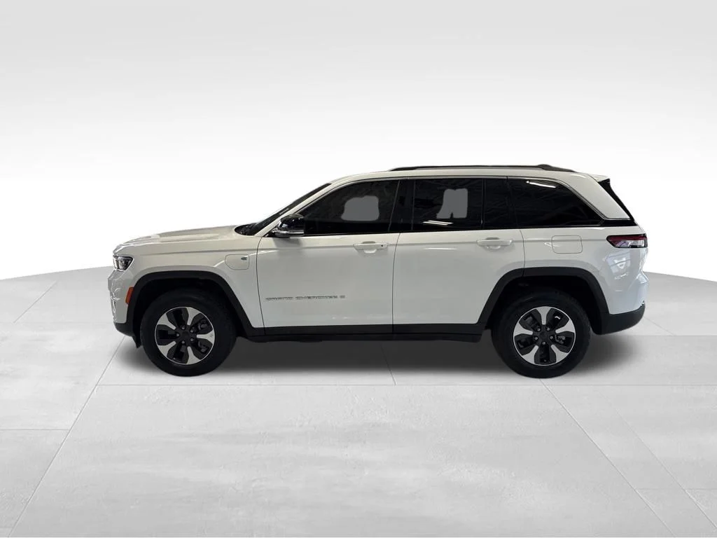 Used 2022 White Jeep 4xe image 2