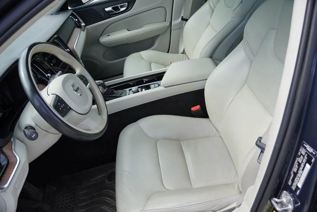Used 2021 Blue Volvo T5 Momentum image 4