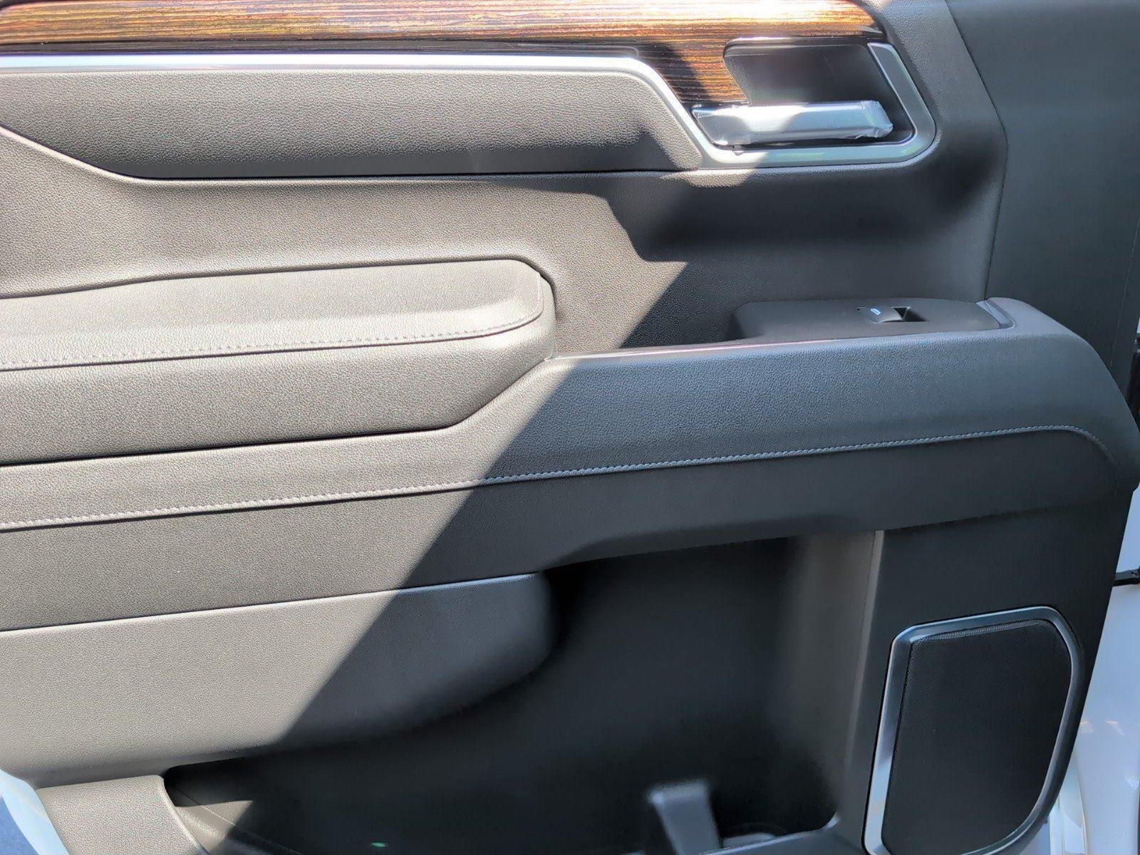 New 2026 Summit White GMC Elevation image 37