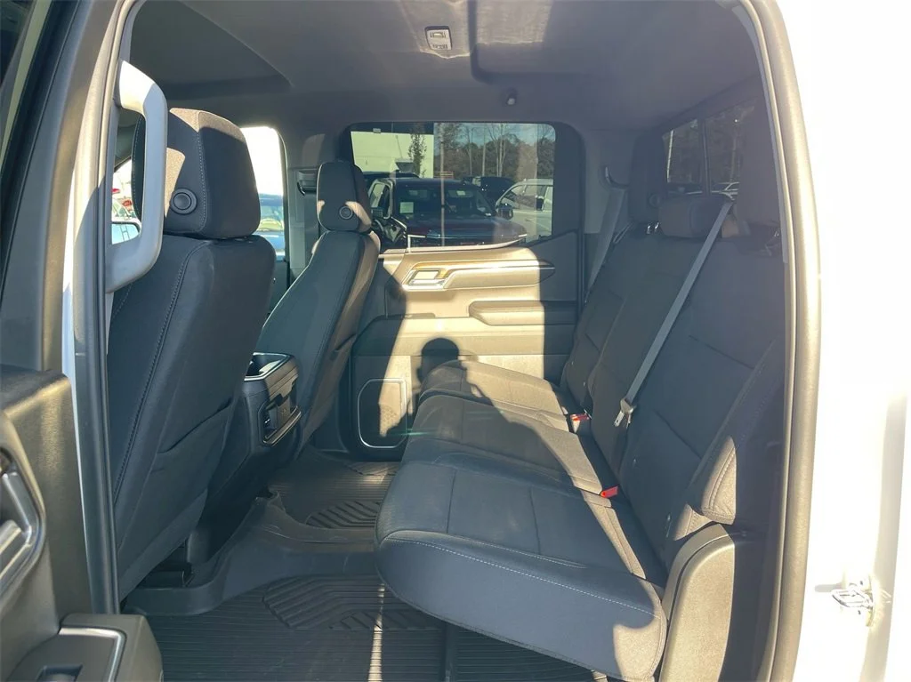 Used 2024 Summit White Chevrolet LT image 11