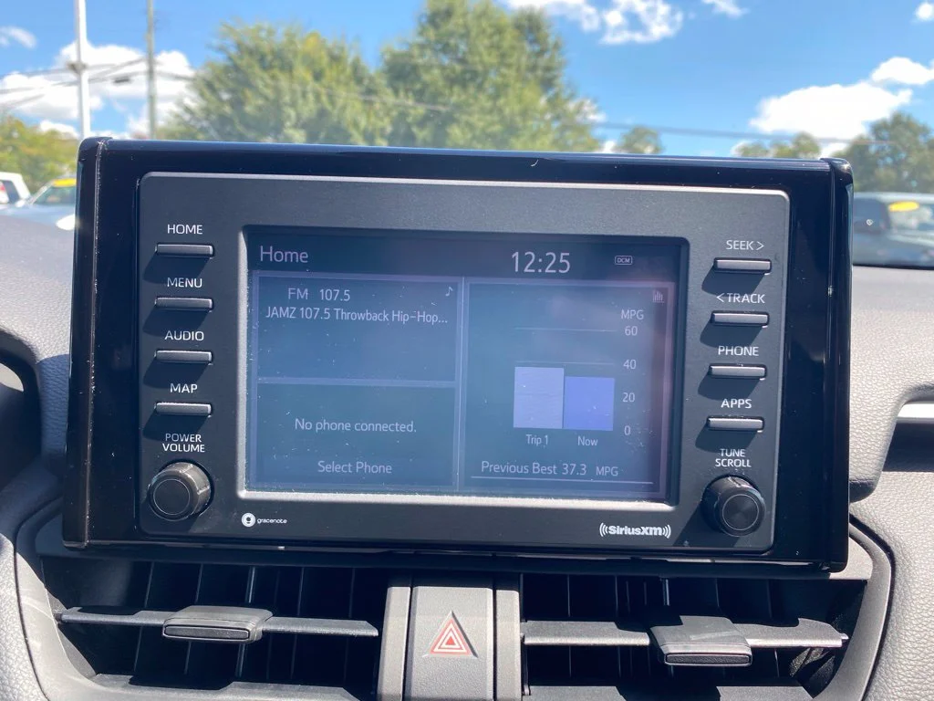 Used 2022 Silver Toyota XLE image 23