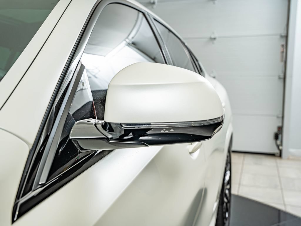 Used 2023 Frozen Brilliant White Metallic BMW M50i image 9