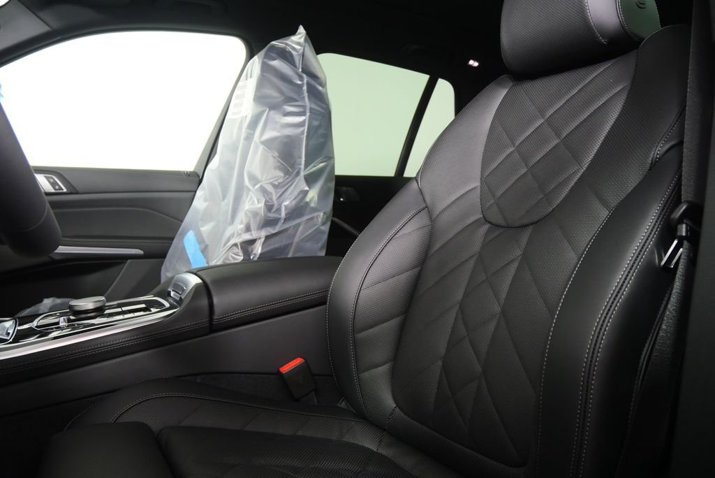 Used 2026 Tanzanite Blue II Metallic BMW xDrive40i image 11
