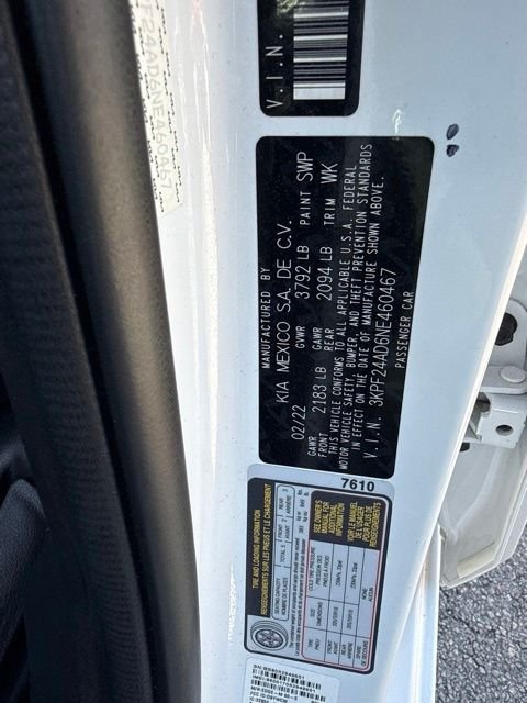 Used 2022 White Kia LXS image 33