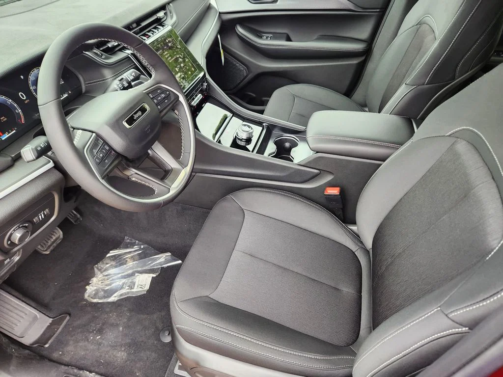 New 2026 Velvet Red Pearl-Coat Exterior Paint Jeep Laredo X image 9