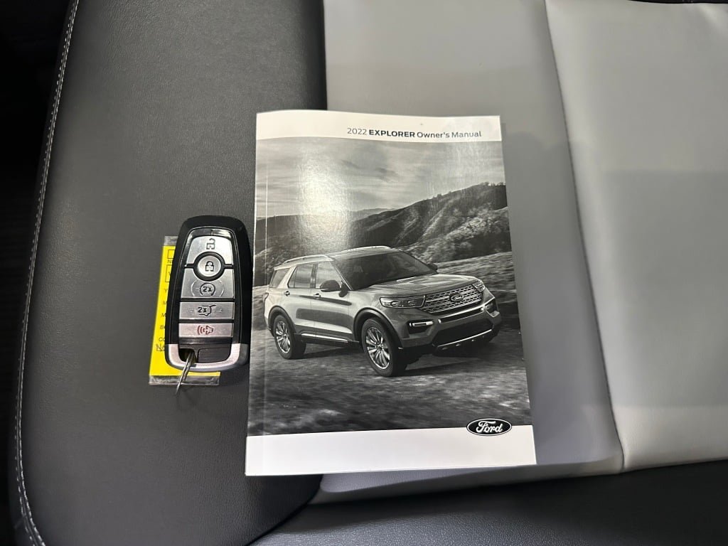 Used 2022 Gray Ford XLT image 4