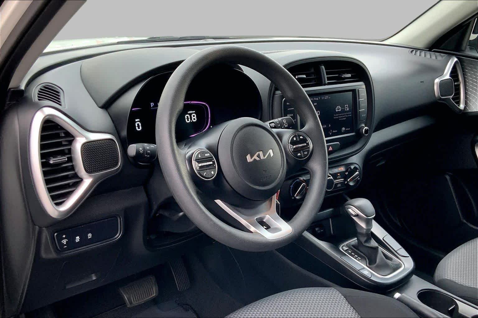 Used 2025 Snow White Pearl Kia LX image 16
