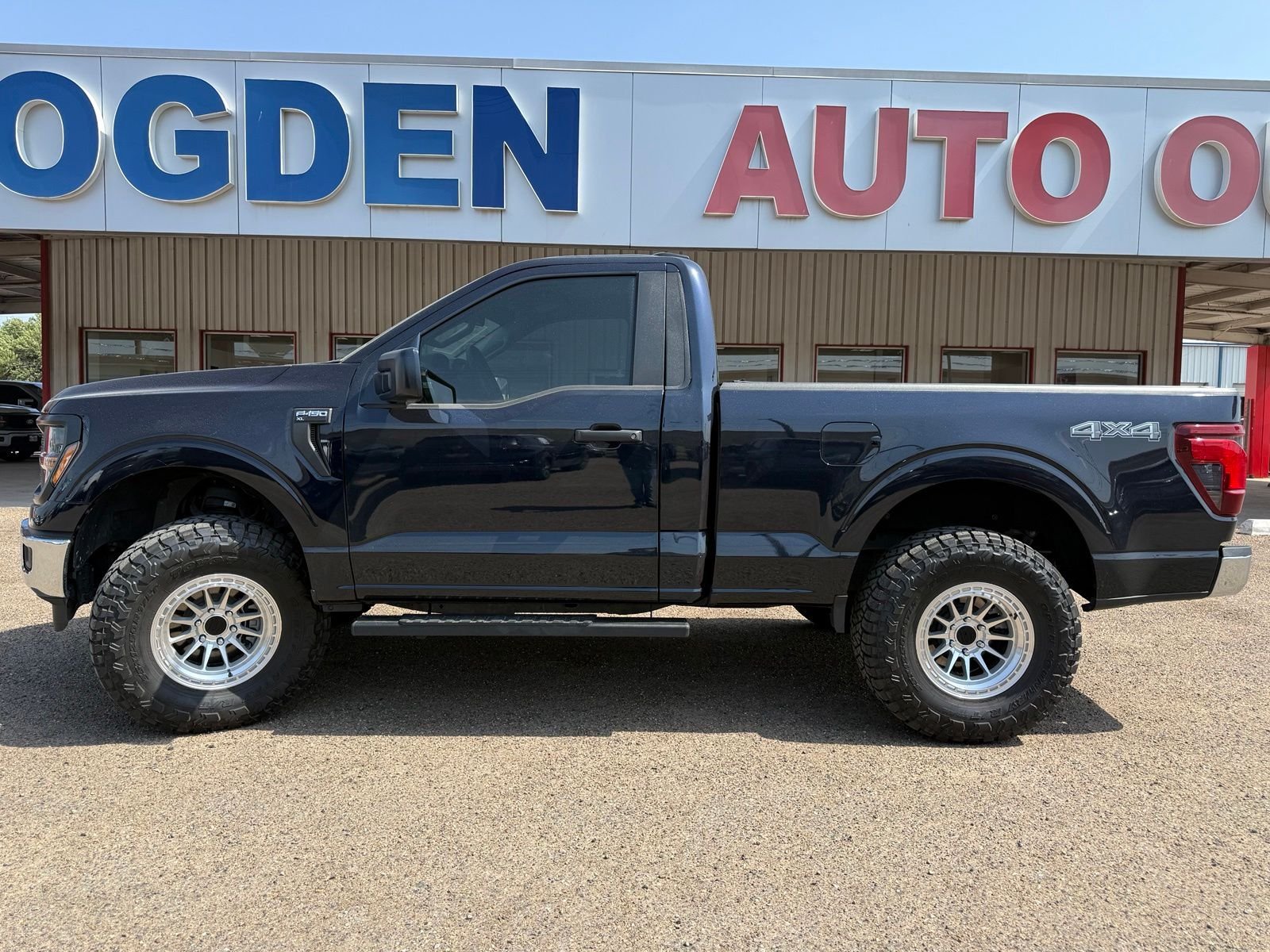 Used 2024 Blue Ford XL image 3