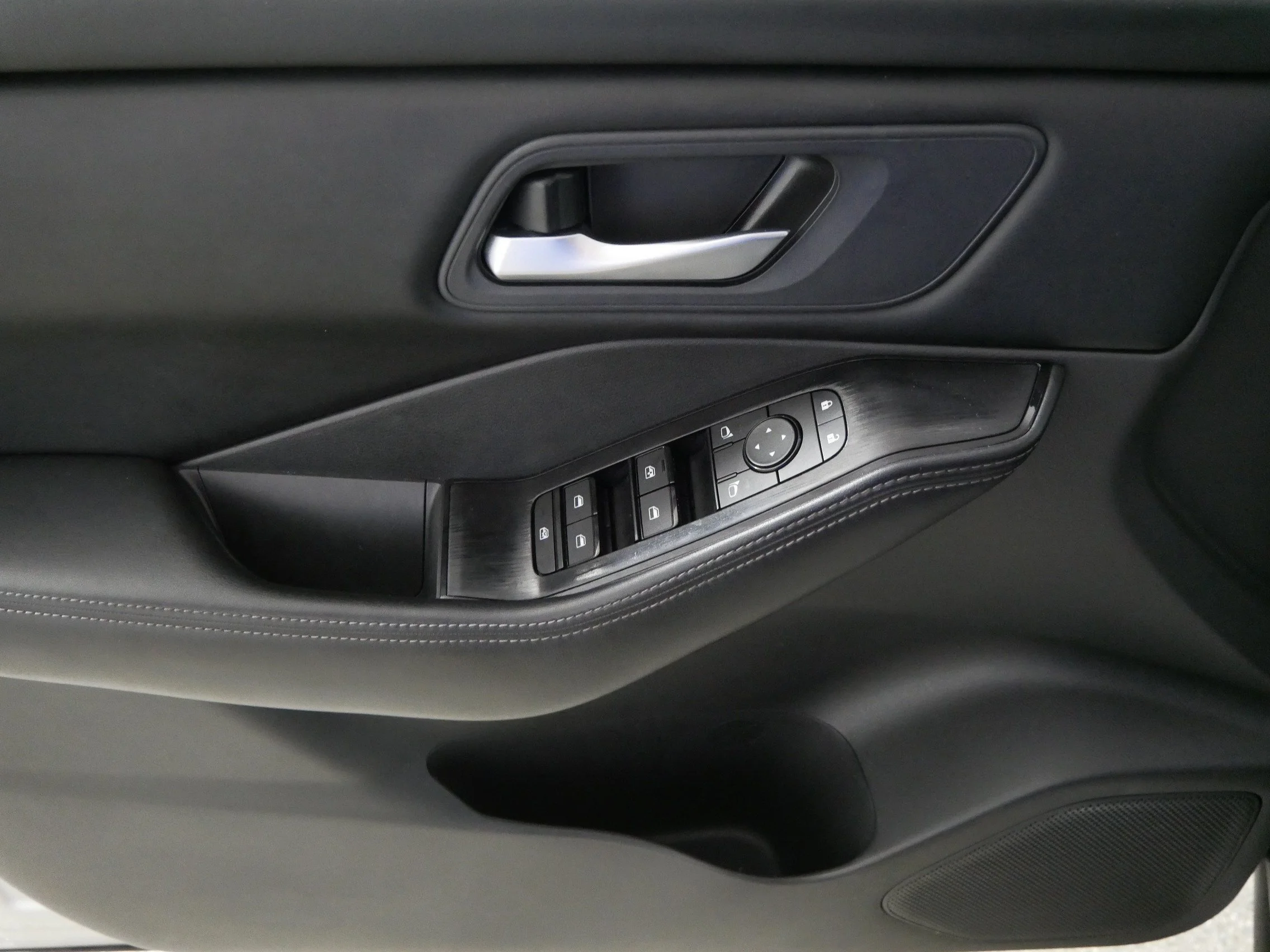 Used 2024 Brilliant Silver Metallic Nissan SV image 19