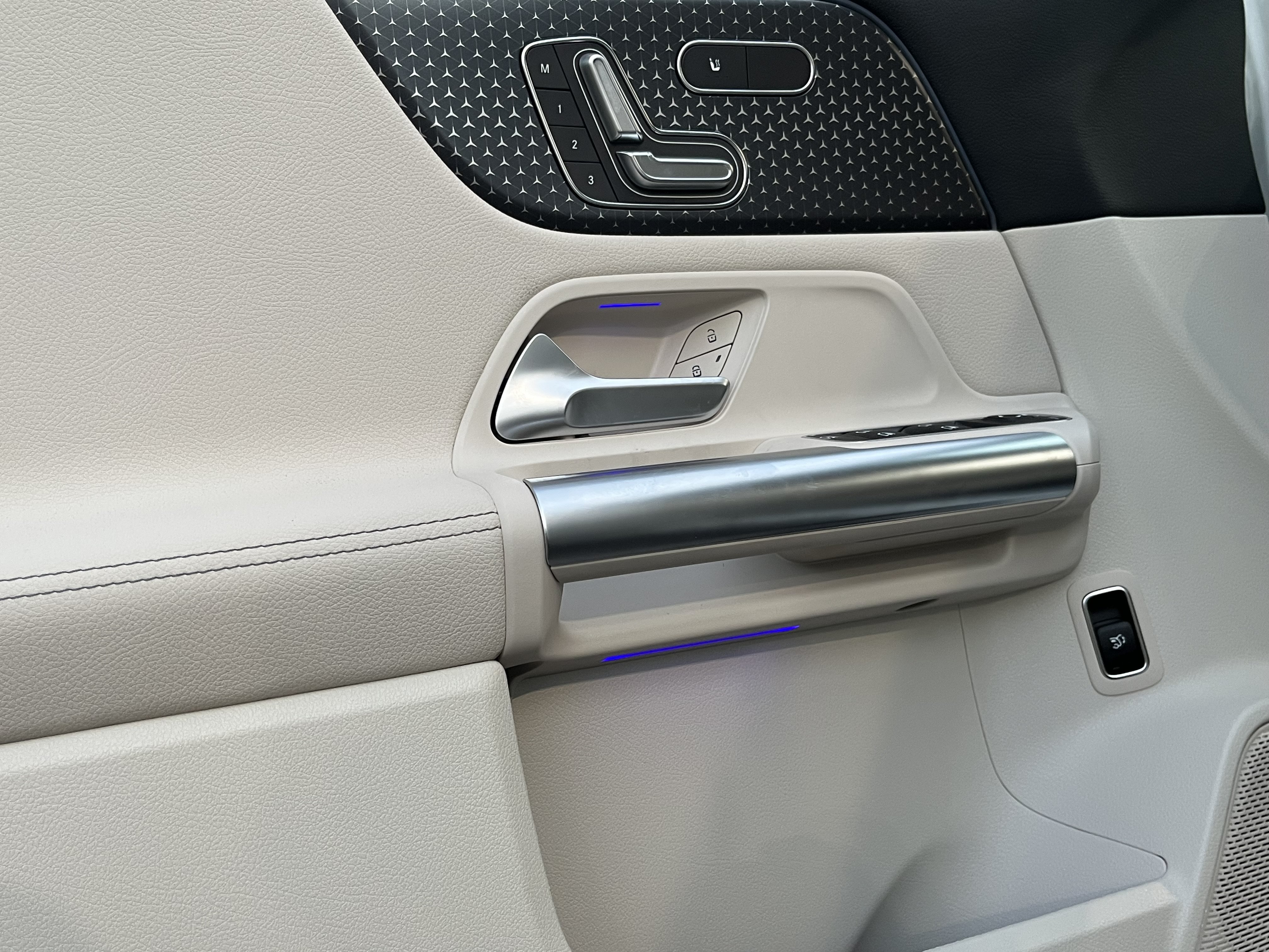 New 2026 Polar White Mercedes-Benz GLA 250 image 13
