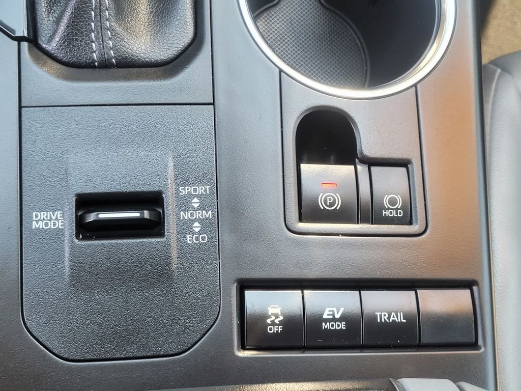 Used 2022 Silver Toyota XLE image 22