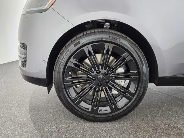 New 2026 Eiger Grey Land Rover SE image 9