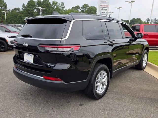 Used 2025 Black Jeep Laredo image 13