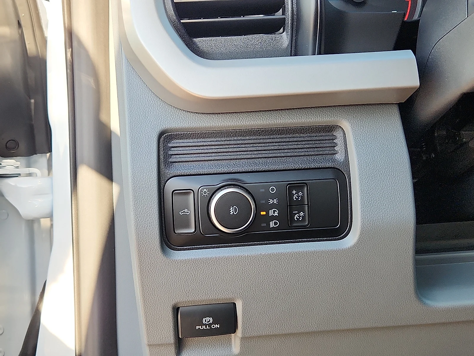 New 2027 Oxford White Ford XL image 16