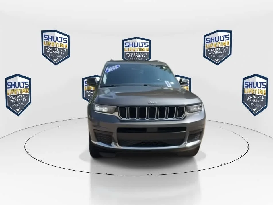 Used 2022 Baltic Gray Metallic Clearcoat Jeep Laredo image 3
