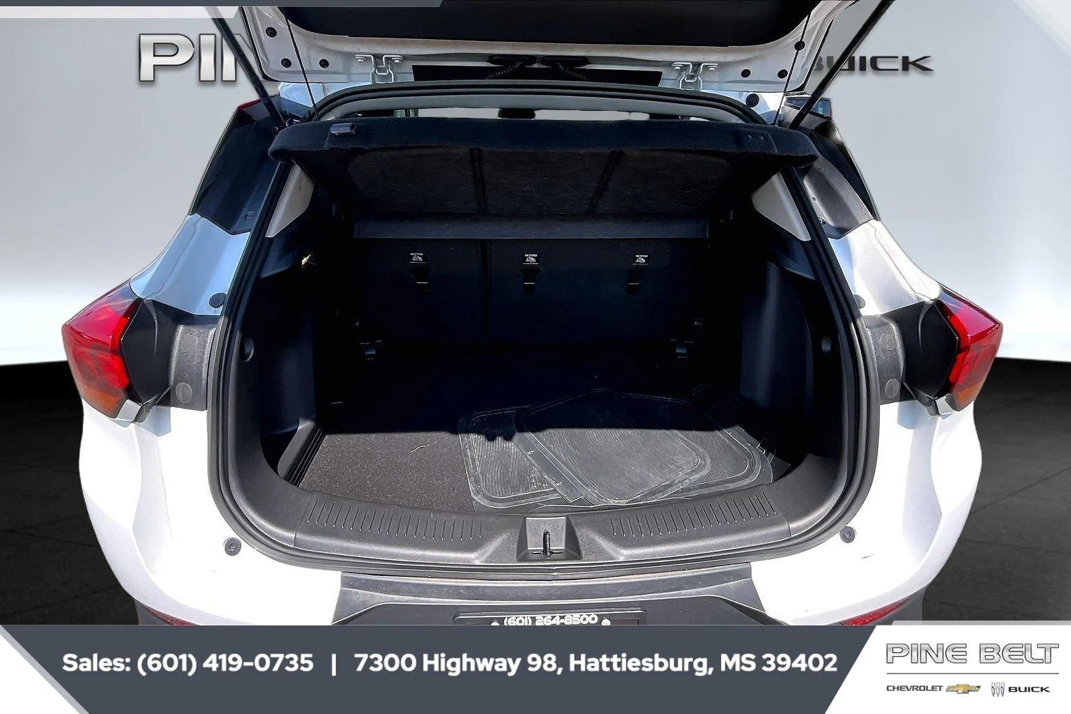 Used 2024 Summit White Buick Preferred image 21