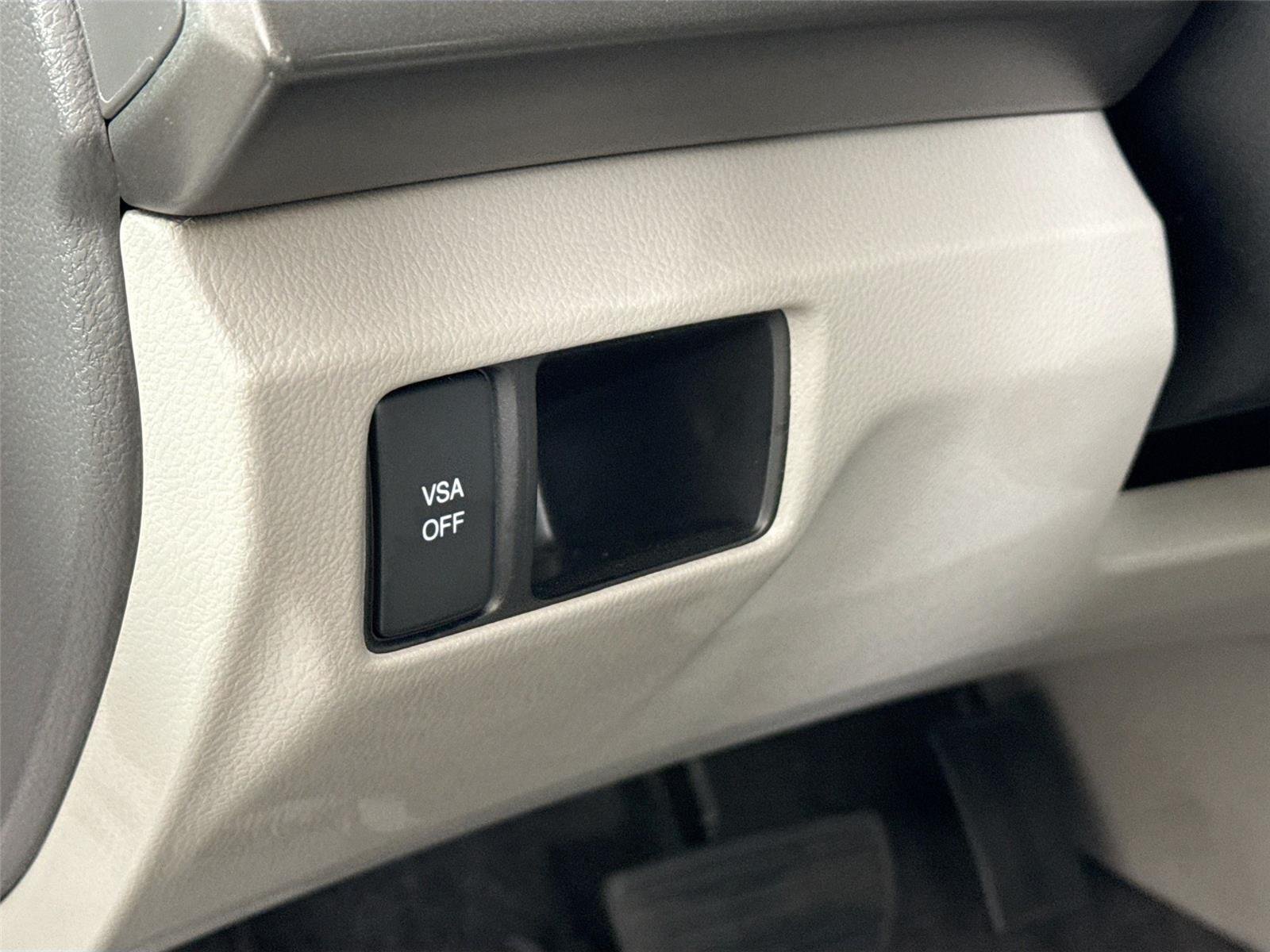 Used 2009 Alabaster Silver Metallic Honda LX image 14