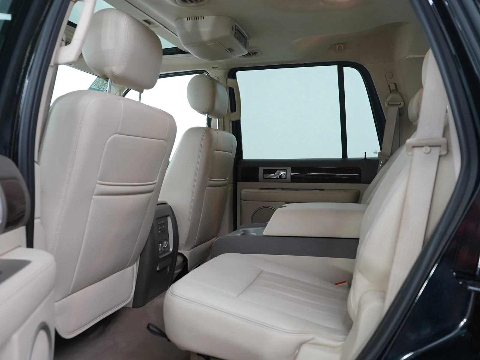 Used 2004 Black Clearcoat Lincoln Ultimate image 21