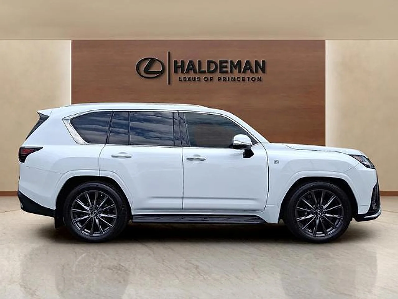 2024 Lexus LX F-Sport - Photo 7