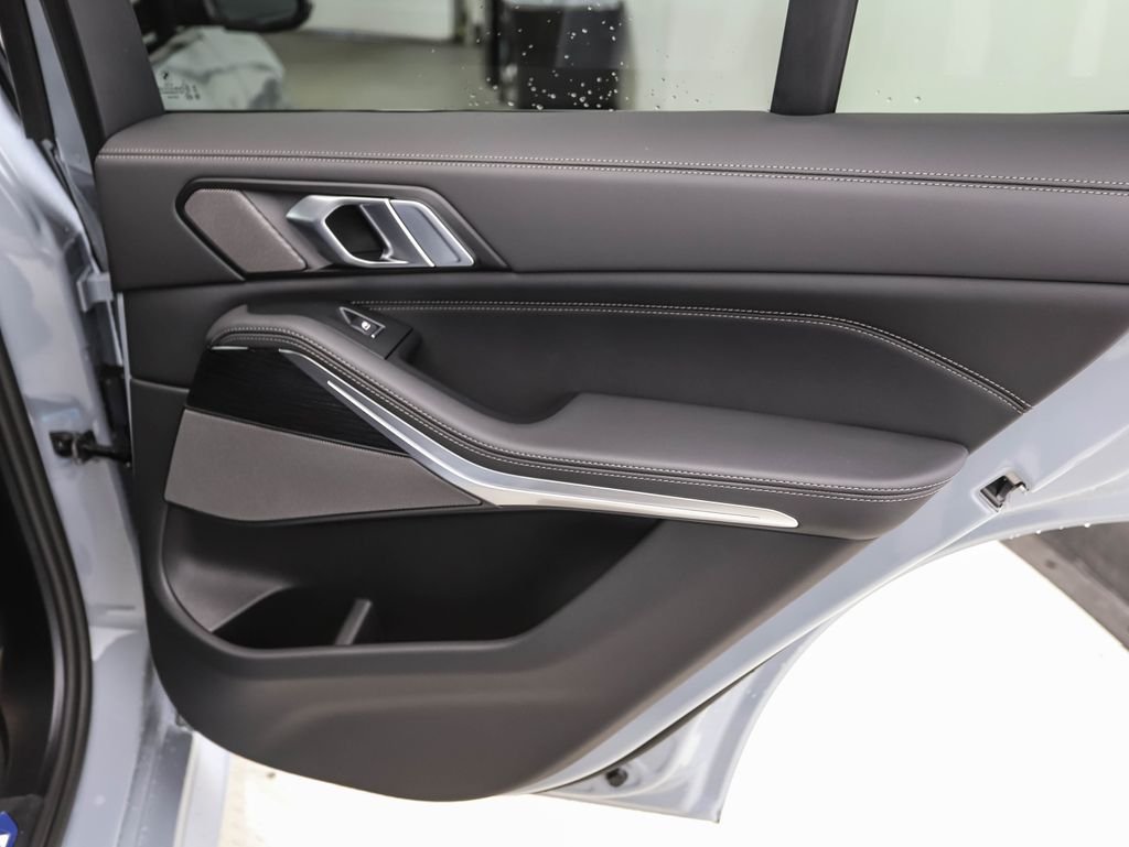 Used 2026 Gray Metallic BMW xDrive40i image 24