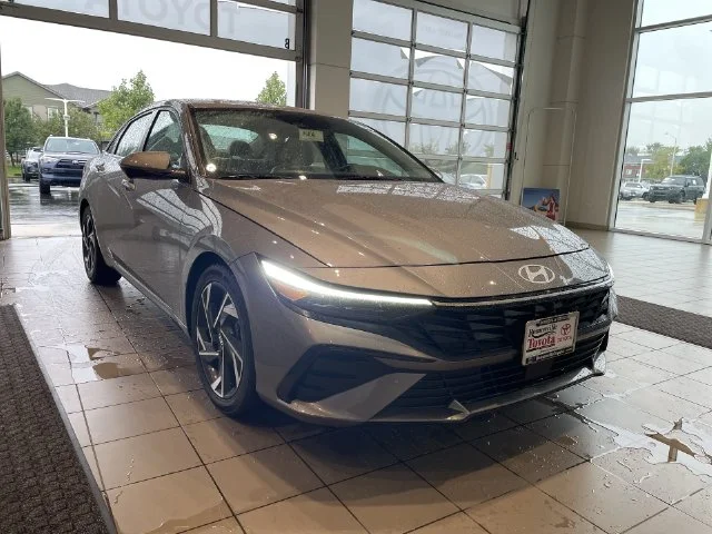 2024 Hyundai Elantra Limited - Photo 10
