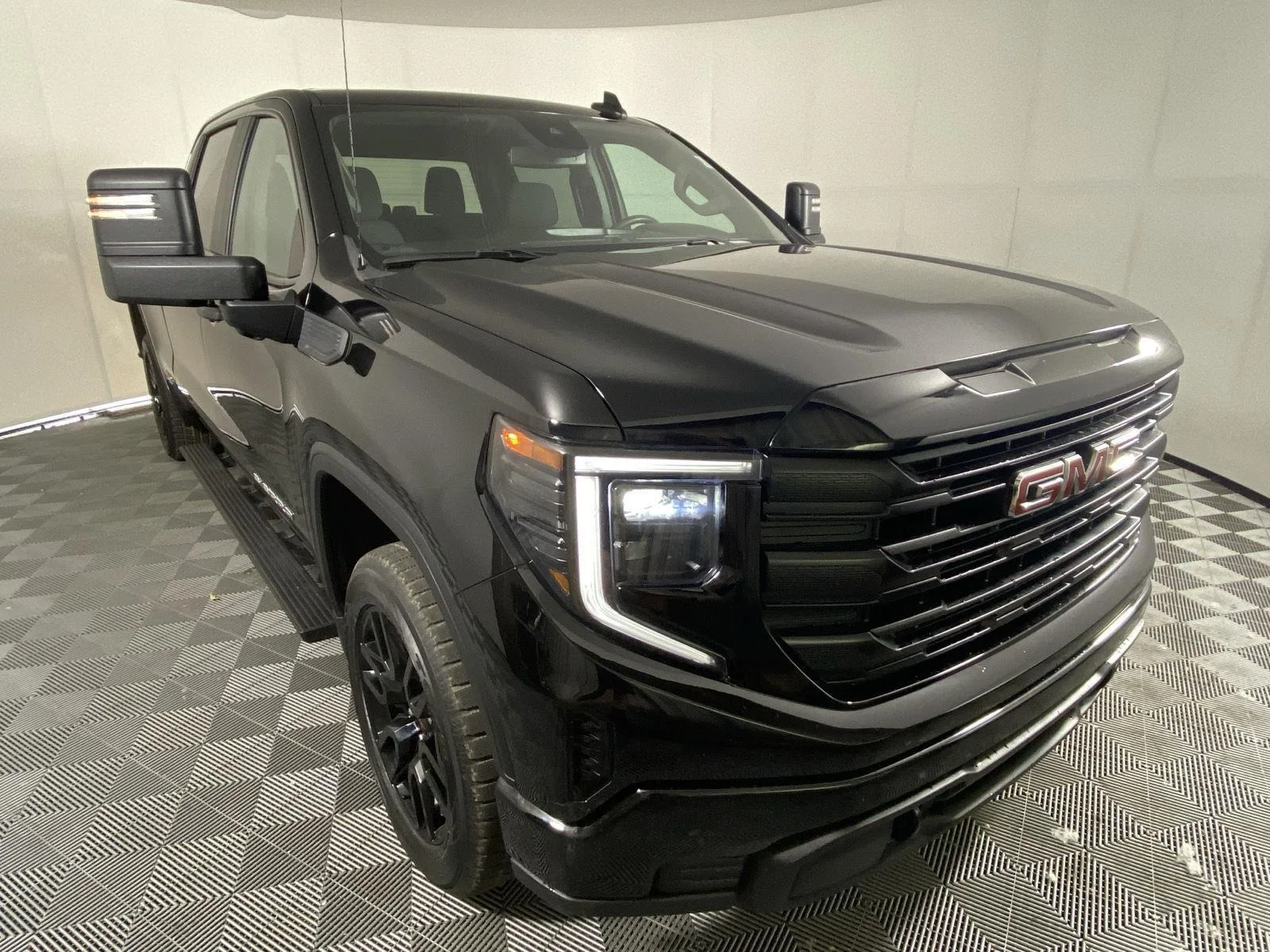 Used 2024 Onyx Black GMC Pro image 17