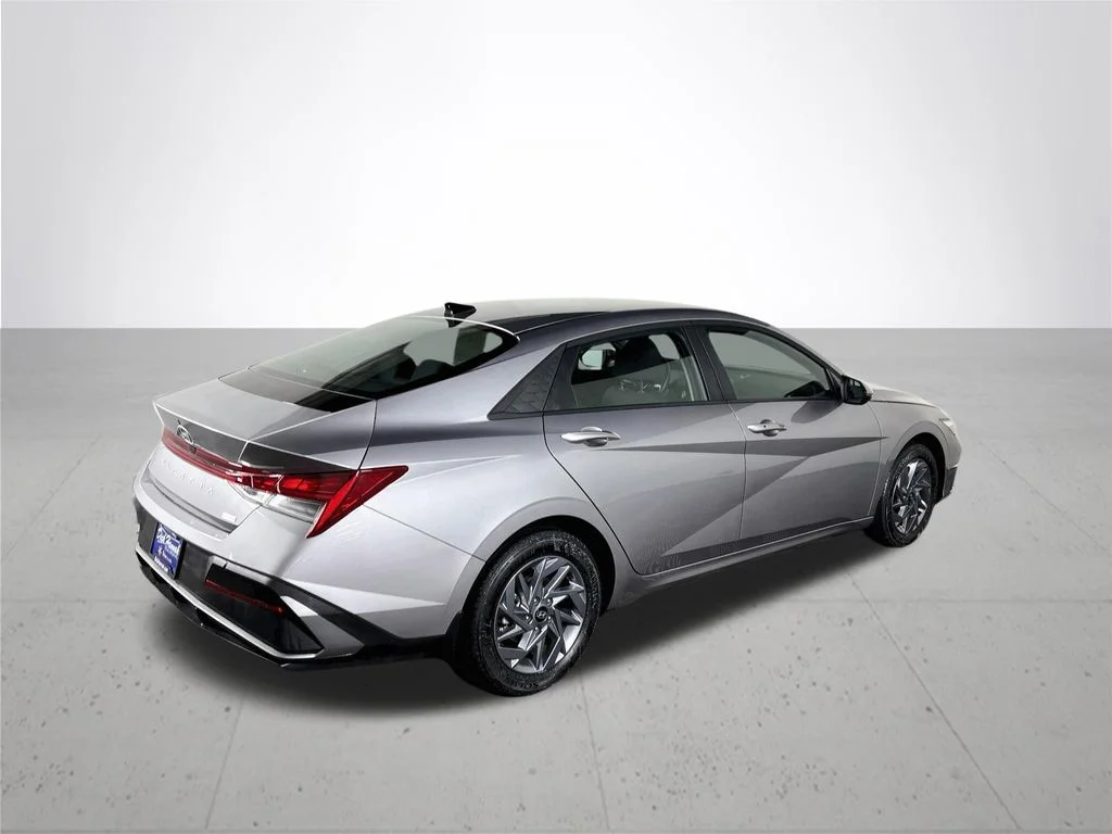 Used 2025 Fluid Metal Hyundai Blue image 6