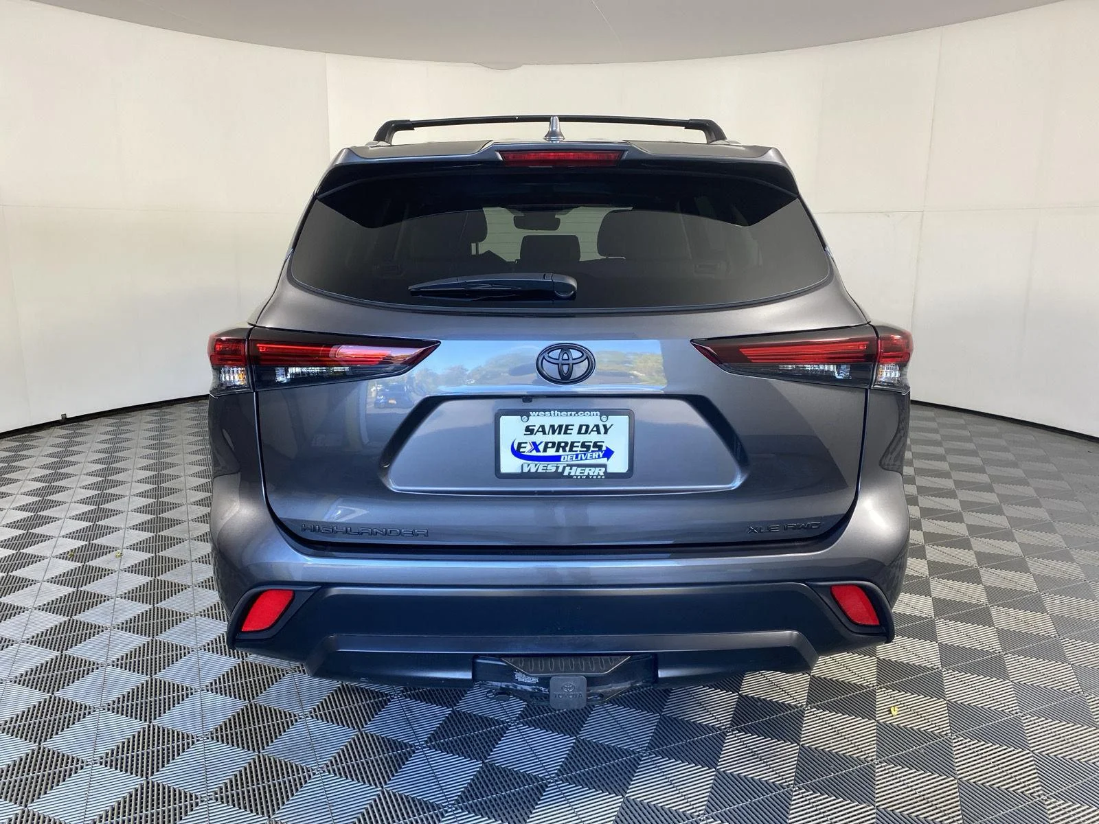 Used 2025 Magnetic Gray Metallic Toyota XLE image 6