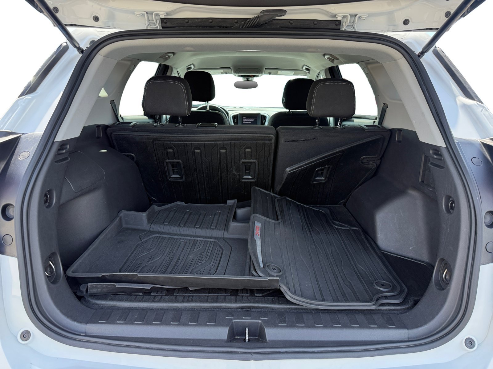 Used 2024 Summit White GMC SLE image 17