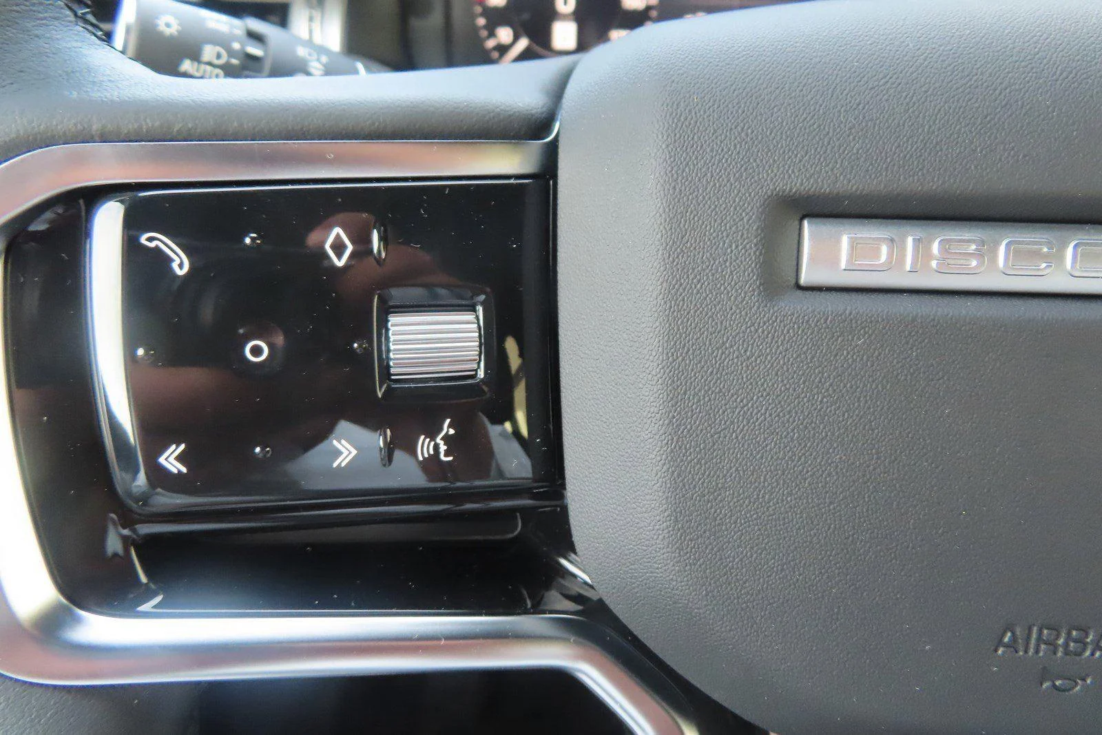 Used 2023 Eiger Grey Metallic Land Rover SE image 28