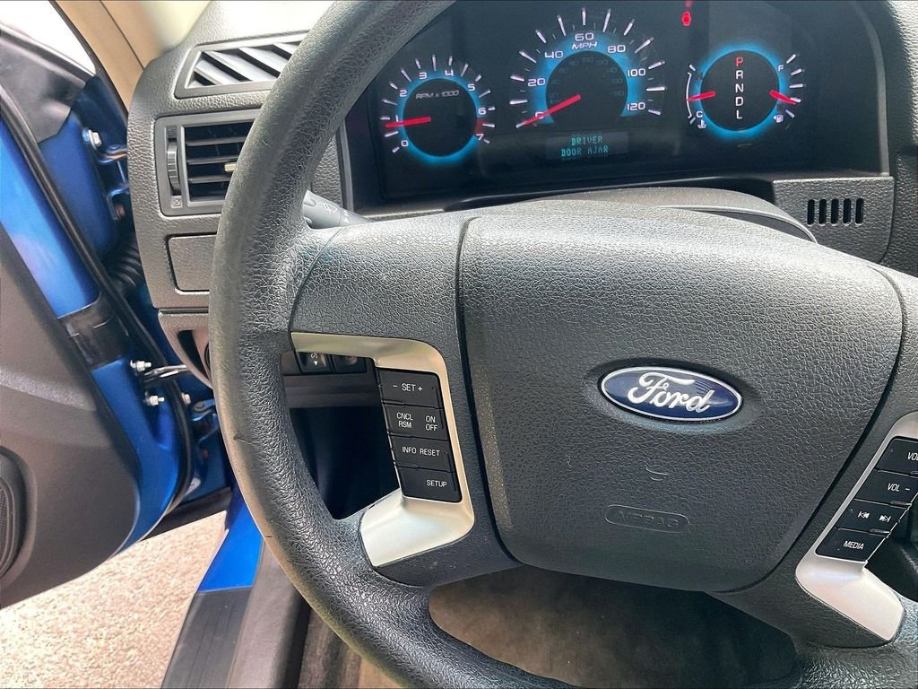 Used 2012 Blue Ford SE image 21