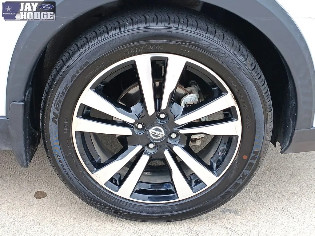 Used 2020 White Nissan SV image 38