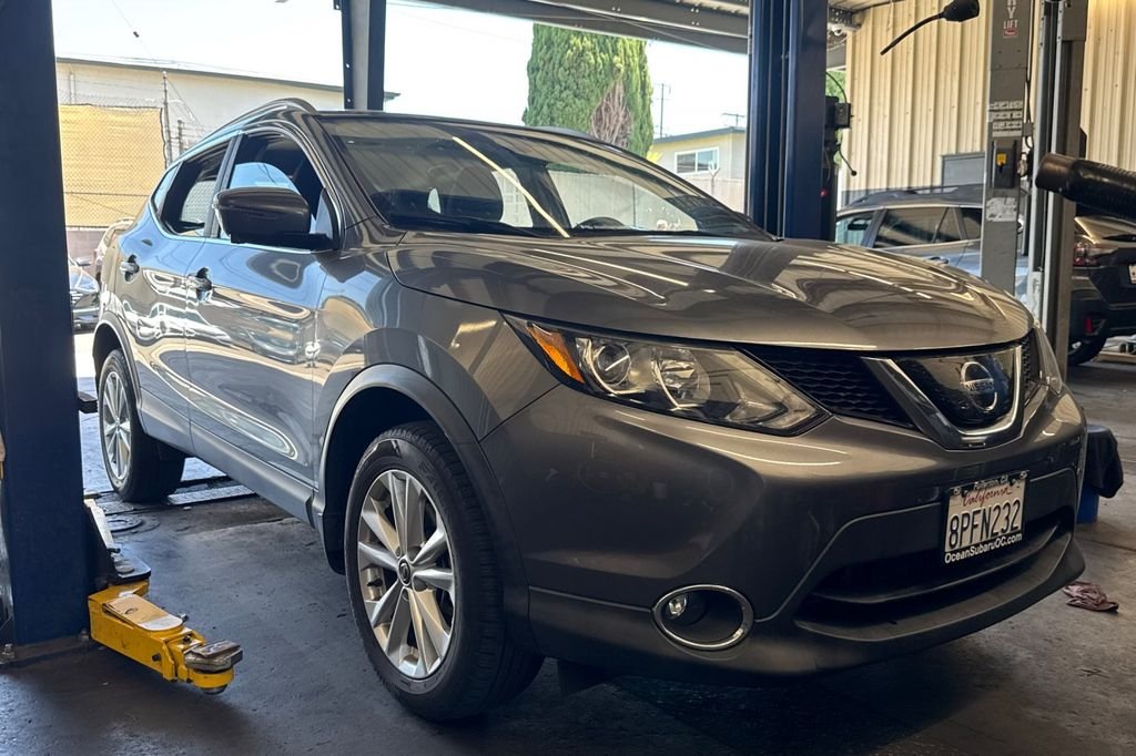 Used 2019 Gray Nissan SV image 2