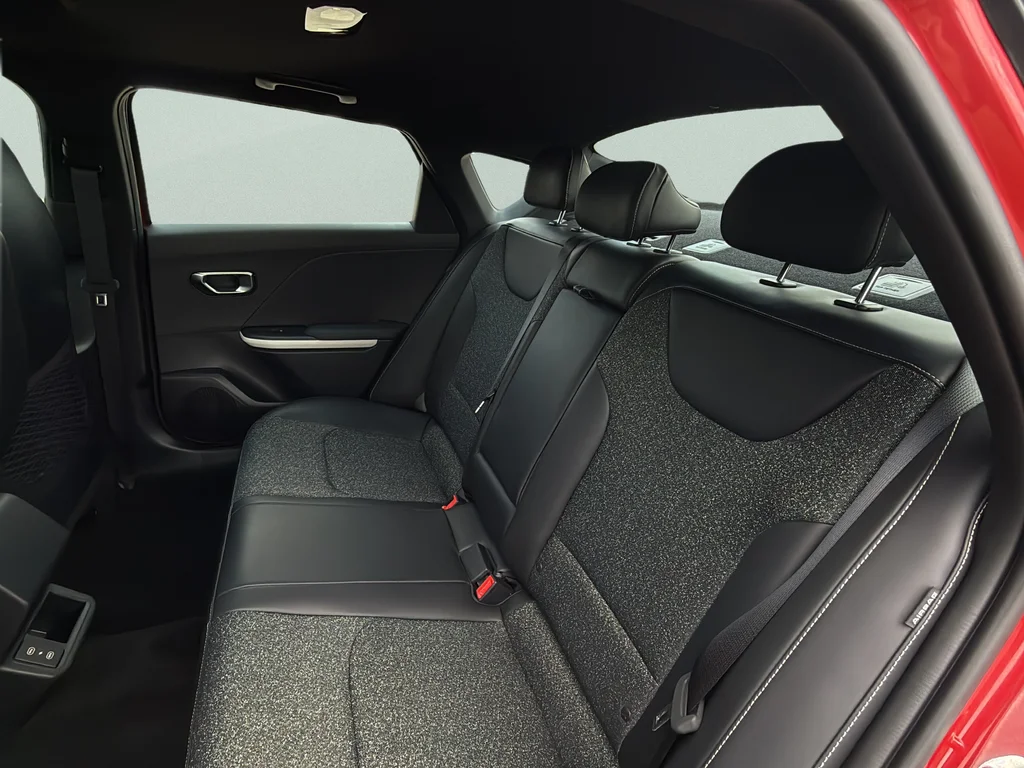 Used 2025 Currant Red Kia GT-Line image 28