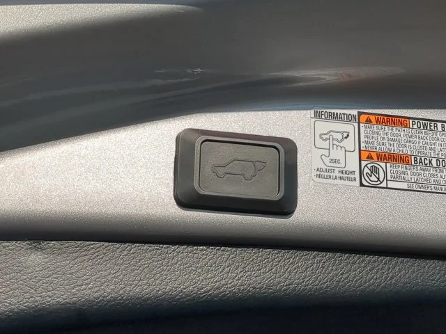 Used 2016 Silver Toyota SE image 15